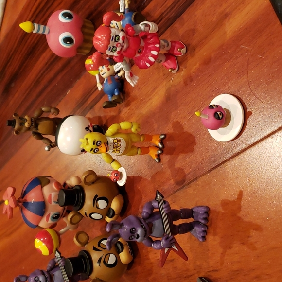 5 nights at Freddy's  figured toys - Picture 3 of 3